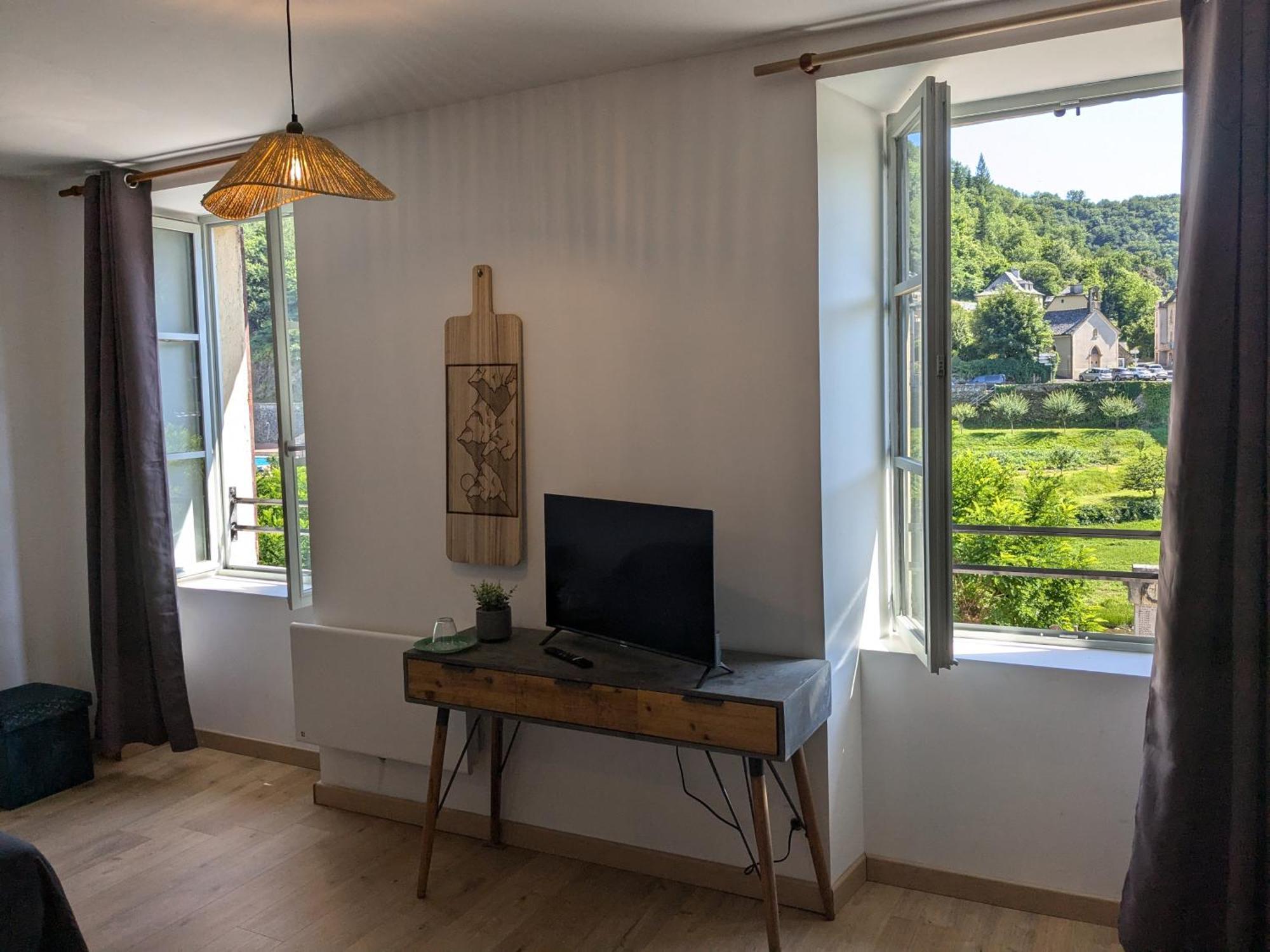 Chez Cornelia Bed & Breakfast Estaing  Eksteriør bilde