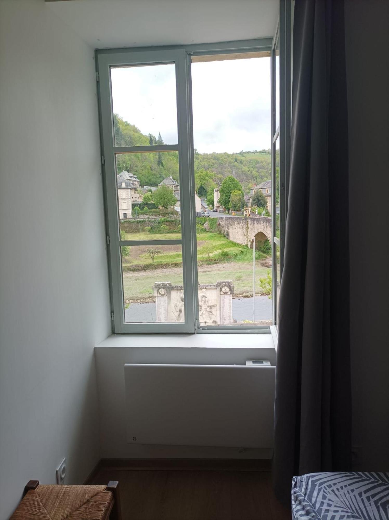 Chez Cornelia Bed & Breakfast Estaing  Eksteriør bilde