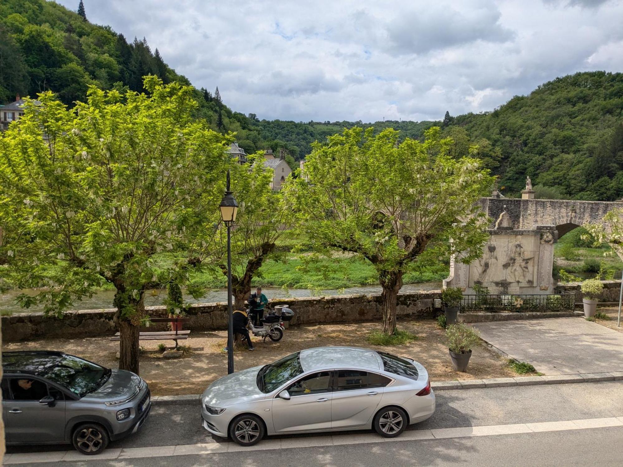 Chez Cornelia Bed & Breakfast Estaing  Eksteriør bilde